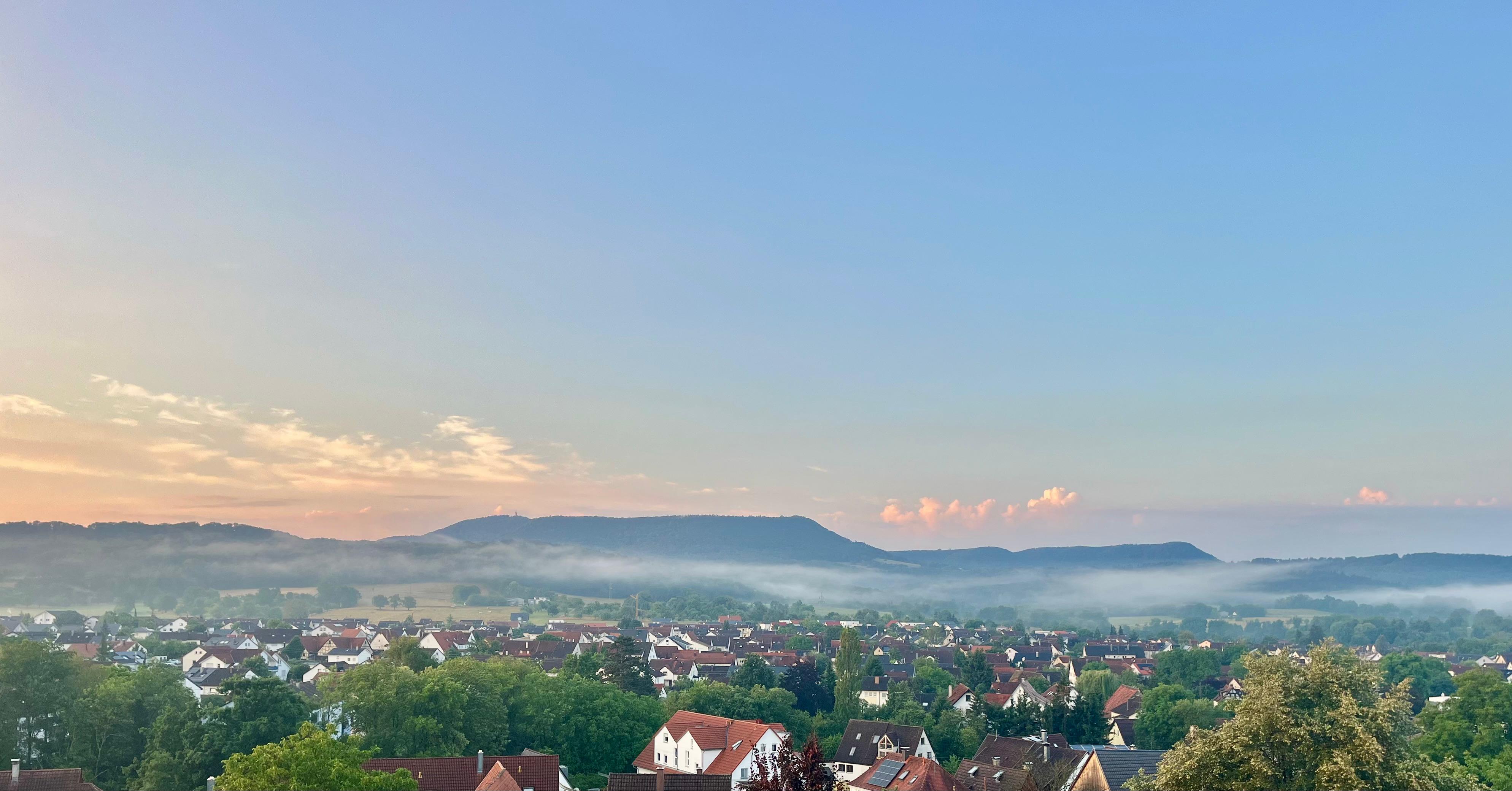 Blick über Gomaringen am Morgen